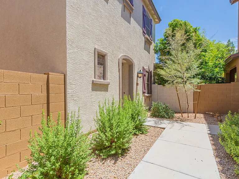 HOA managed front so you do not need to worry about it.
