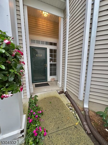 1st image of 1258 Fairview Cir