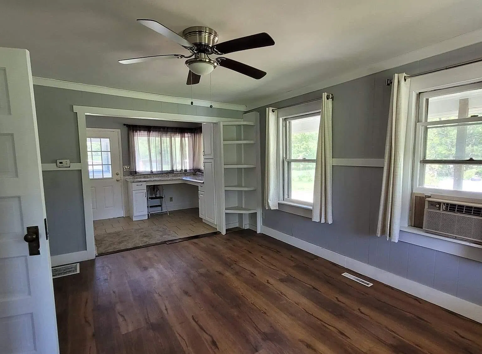 3 bed, 1200 sqft, $2,000 — Photo 2