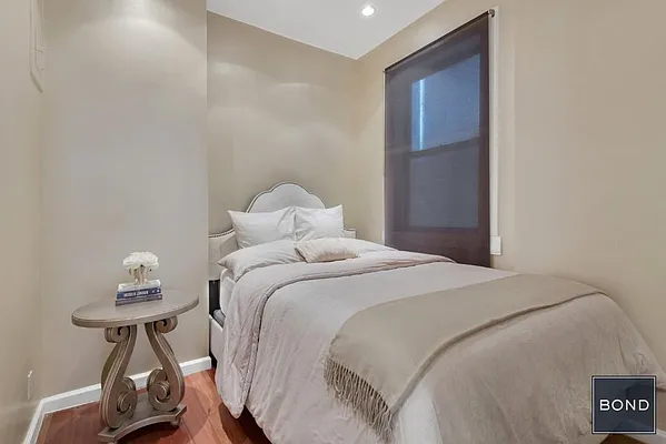 Sold by Bond New York | media 22