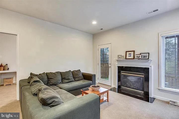 22092 Avonworth Sq — Photo 19
