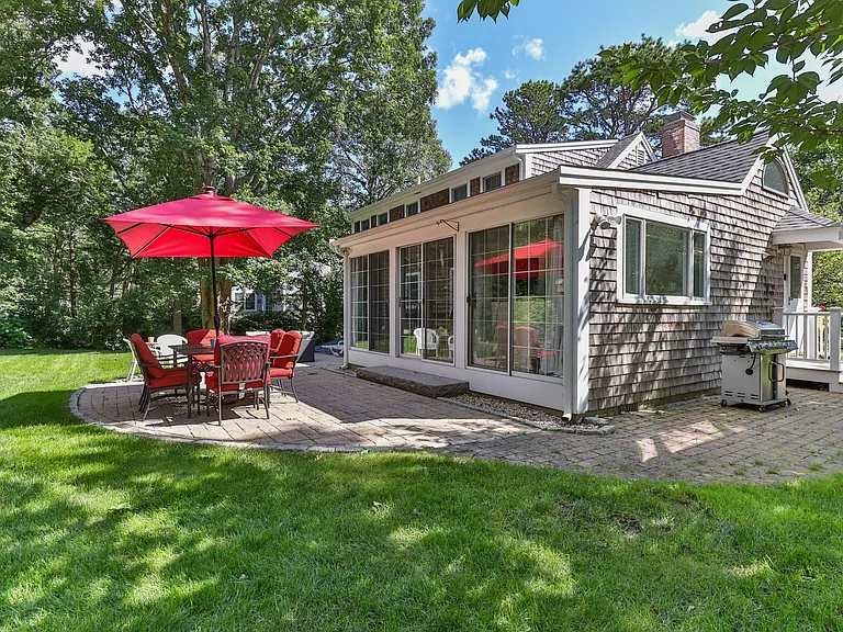 4 Wildwood Ave — Photo 37