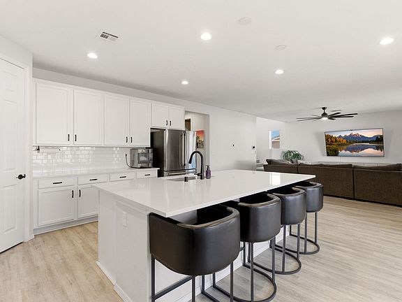 3rd image of 3206 Martuni St SE