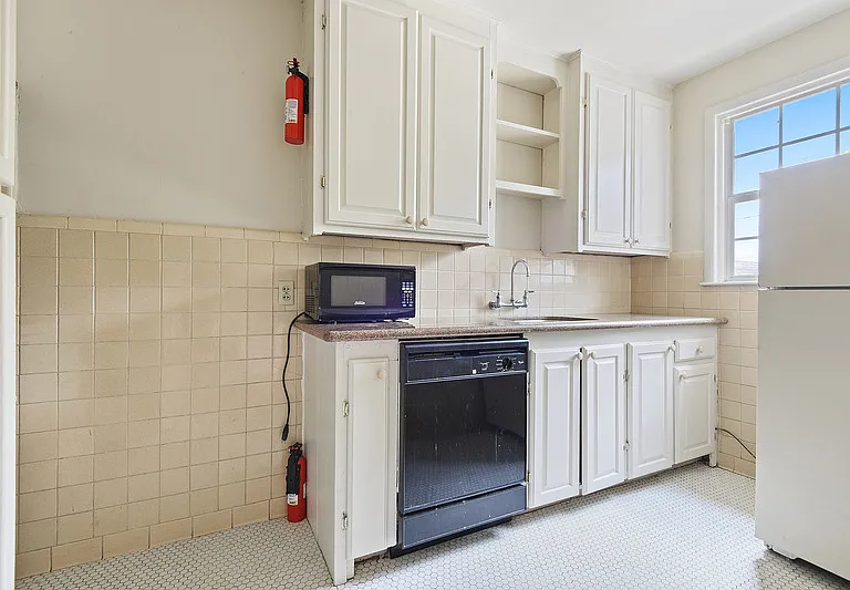4238 Perkins Rd — Photo 10