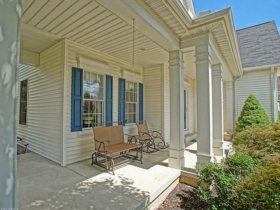3rd image of 1067 Linden Hill Ct