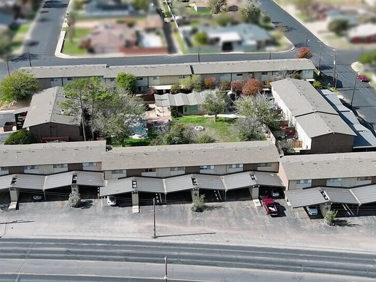 1009 N Grandview — Photo 3