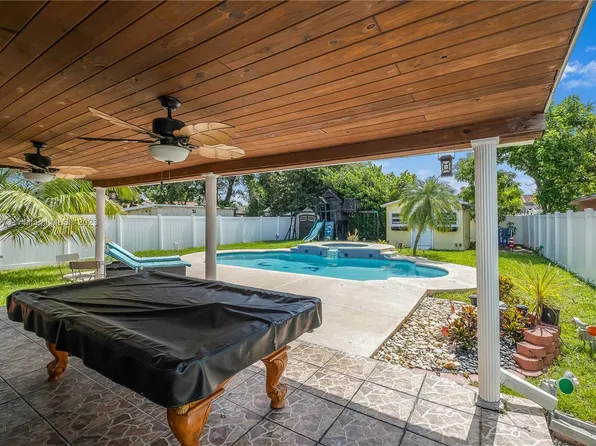 1035 SE 8th Ct, Hialeah, FL 33010