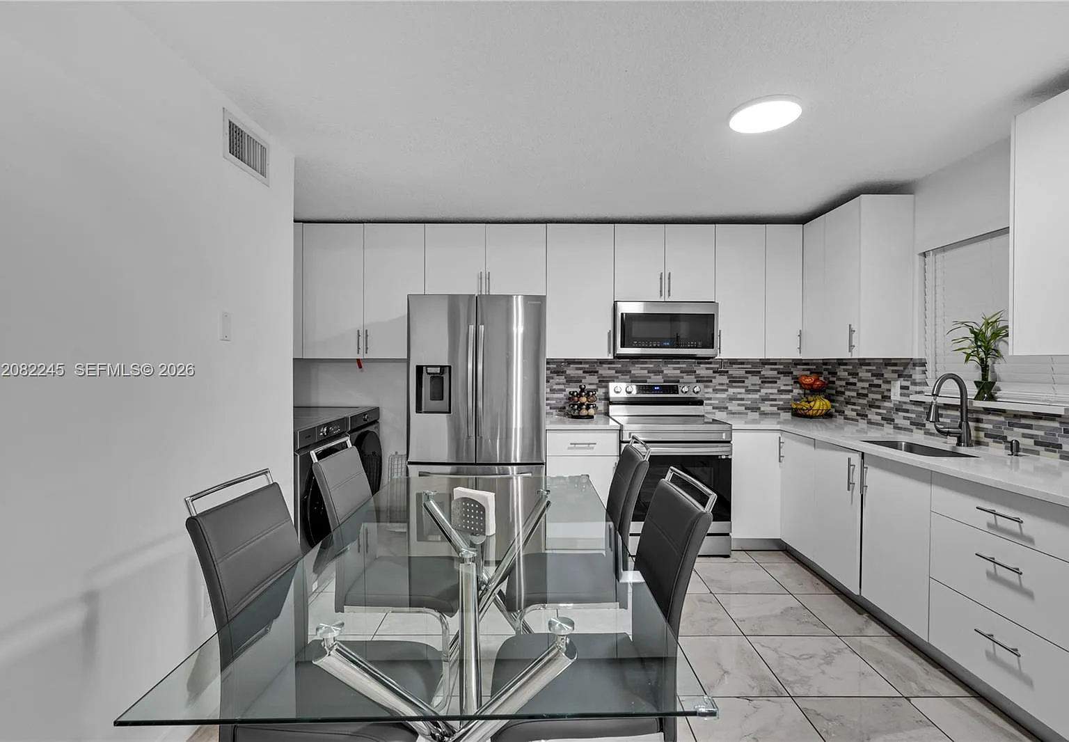 Palm Villas Condo — Photo 1
