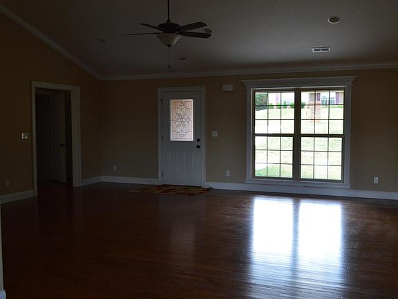 2nd image of 1919 Emma Ln