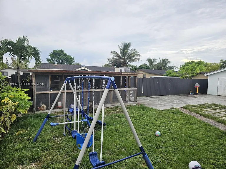 75 SW 18th Ave — Photo 28