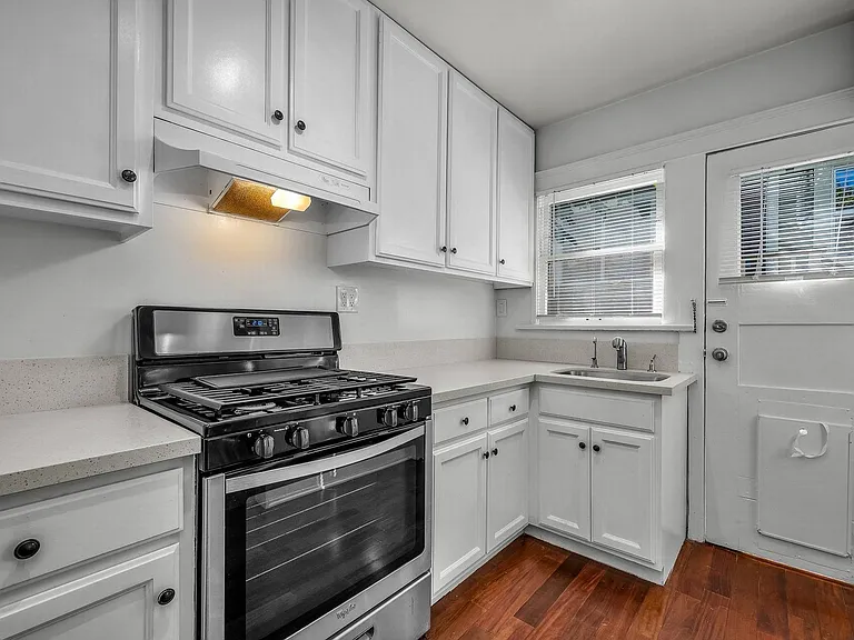 660 Ocean Park Blvd #B — Photo 6