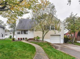 55 Birch St, Port Washington, NY 11050