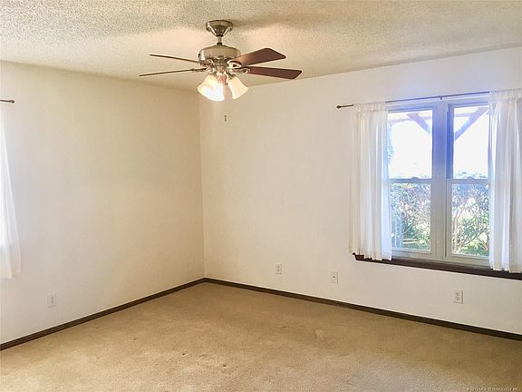 5th image of 1002 N Missouri Ave