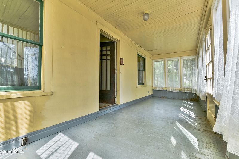 5th image of 3058 Albany Street