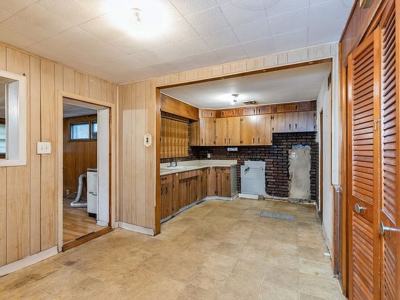 4th image of 1608 Shirley Dr