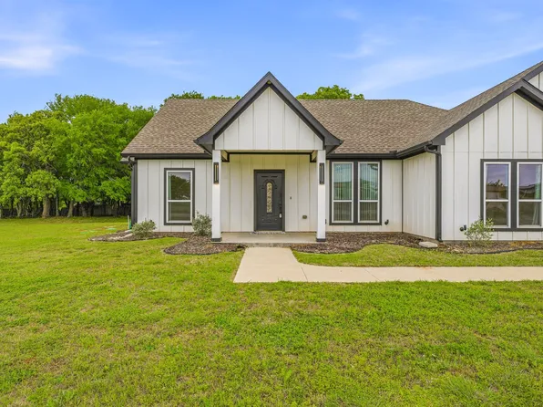 6106 Moose Dr, Granbury, TX 76048