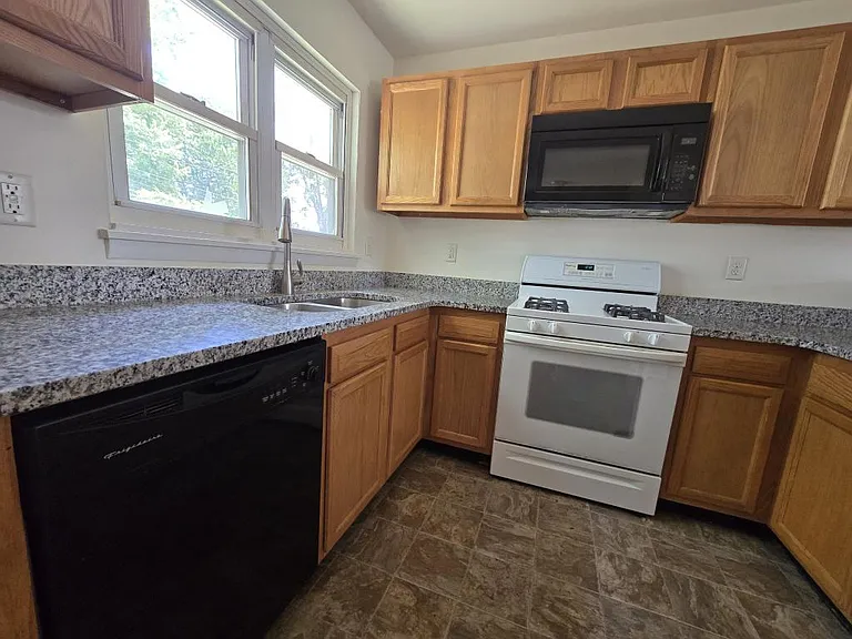 11 Glenwood Dr — Photo 47