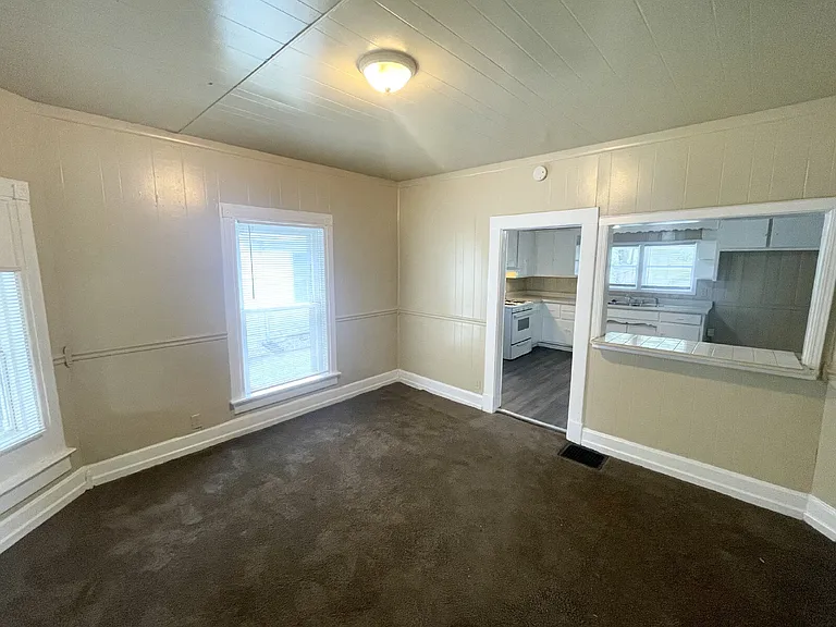 426 N Denny St — Photo 4