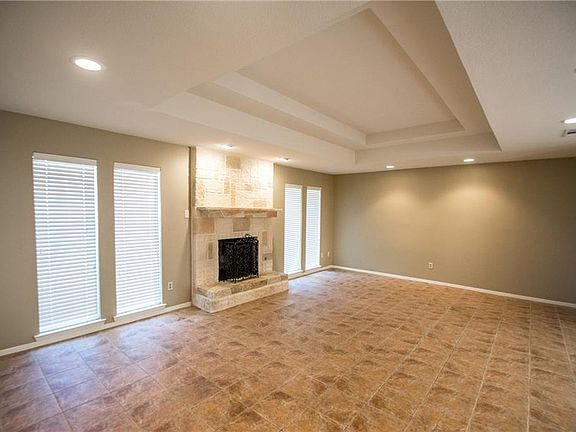 2nd image of 2202 Aspen St