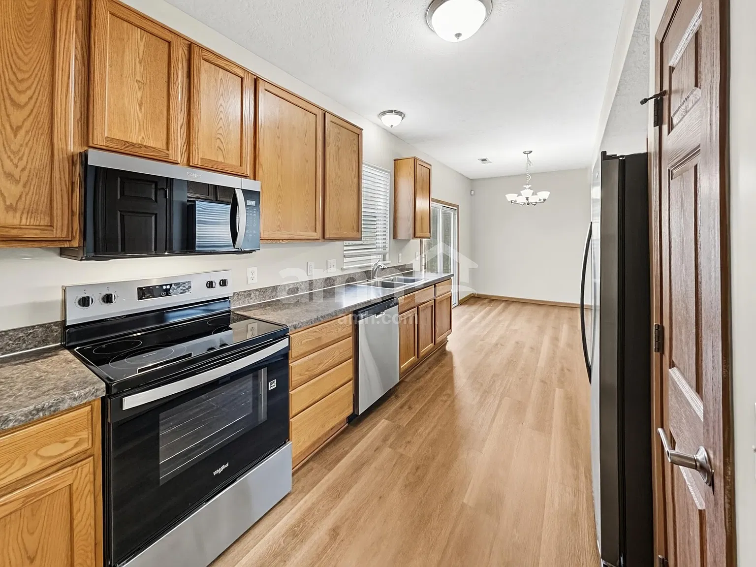 3 bed, 2.5 bath, 1745 sqft, $2,430 — Photo 3