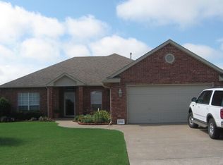 1724 Hemingway Dr, Edmond, OK 73013