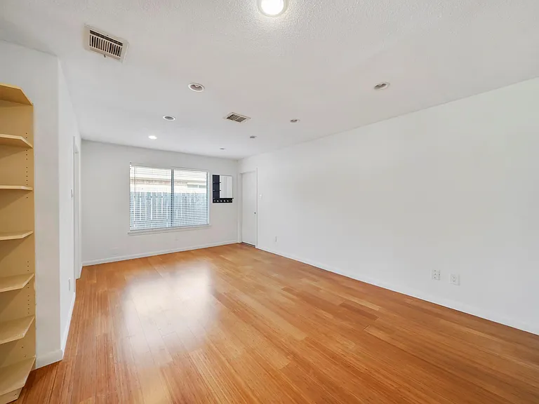 1223 Bramblebury Dr — Photo 3