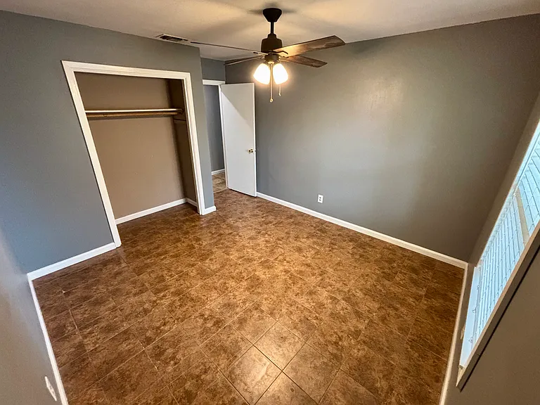 204 Brook St — Photo 8