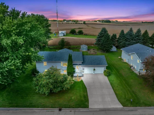 906 Summit Dr, Fairmont, MN 56031