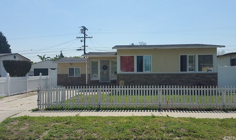 1st image of 726 E 101st St