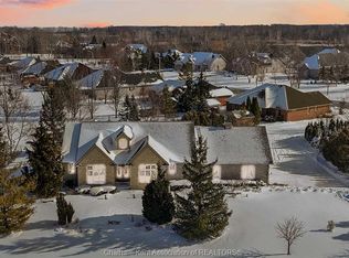 563 1st Ave, Petrolia, ON N0N 1R0