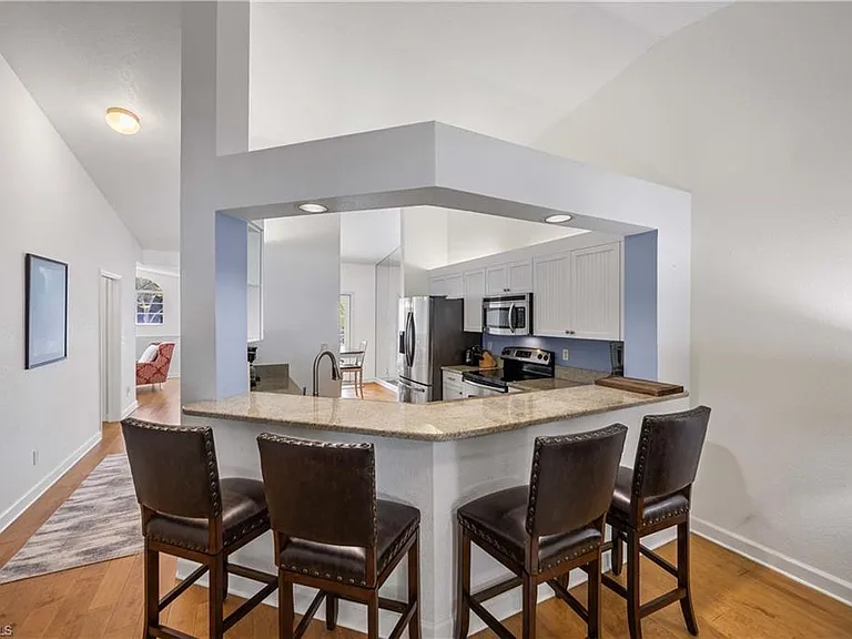 7050 Barrington Cir #202 — Photo 12
