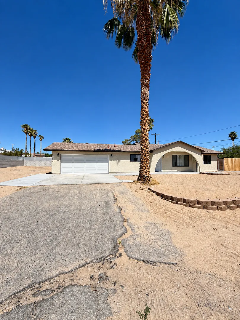 Welcome Home!! 3 Bedroom 2 Bathroom Home Sweet Home!! — Photo 1