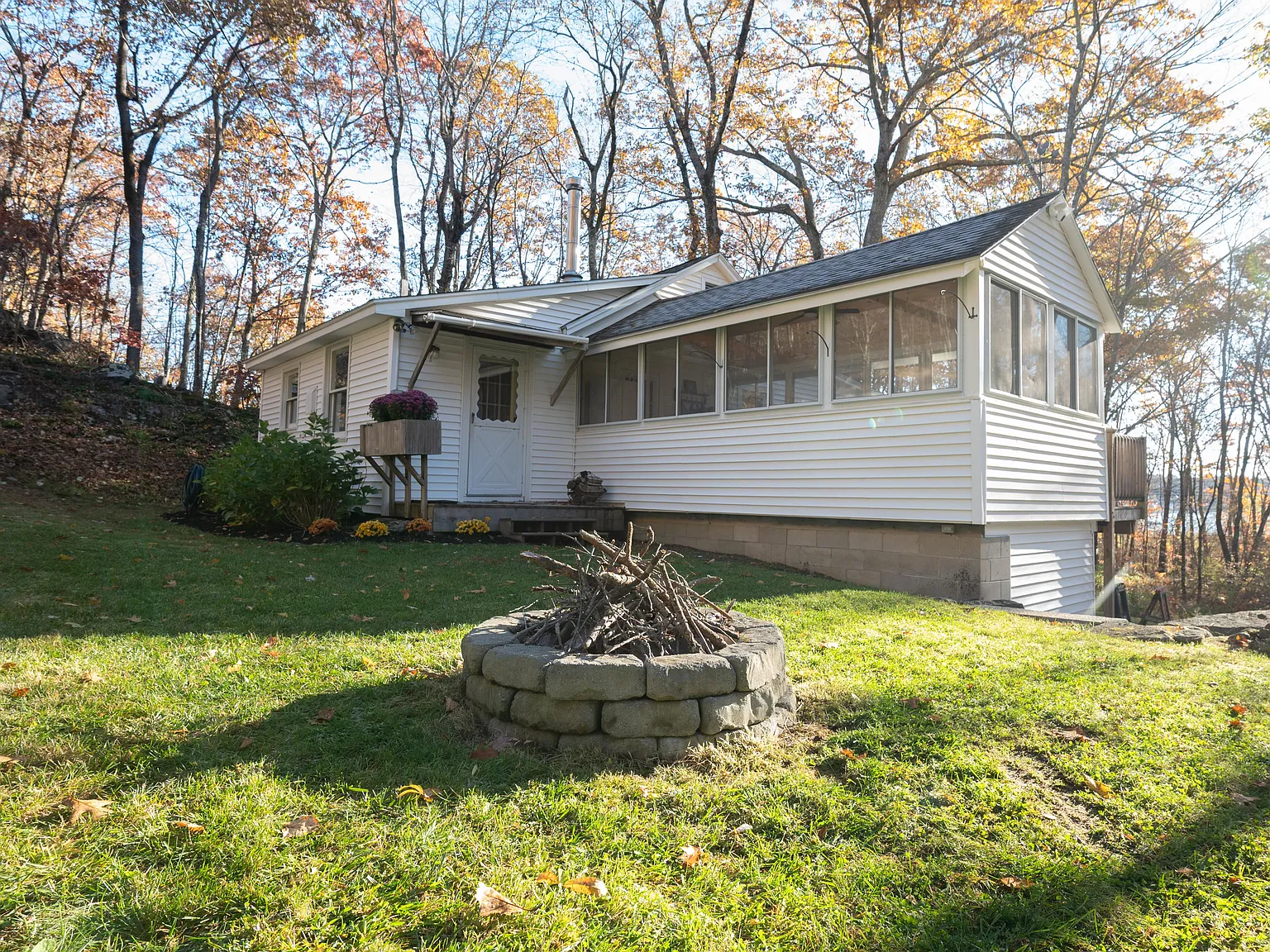3 bed, 760 sqft, $3,200 — Photo 2