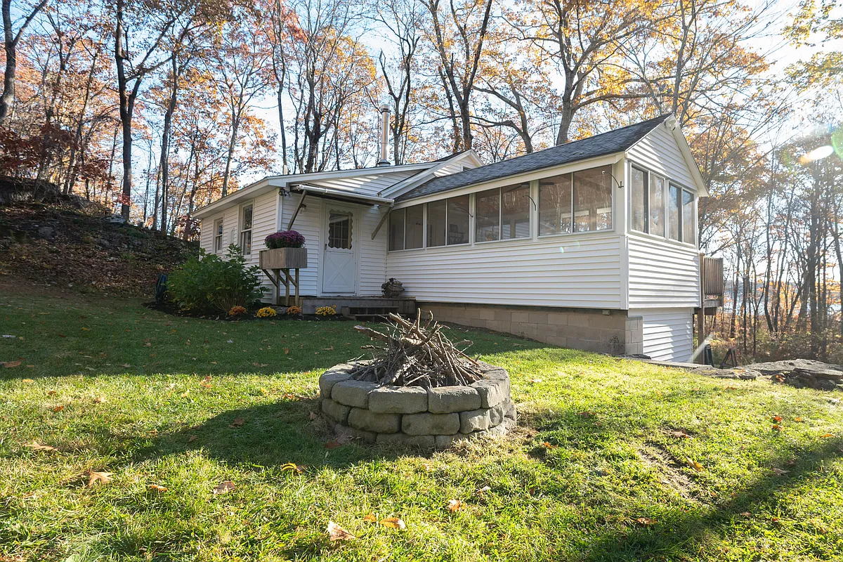 Building Photo - 12 Park Road Ext