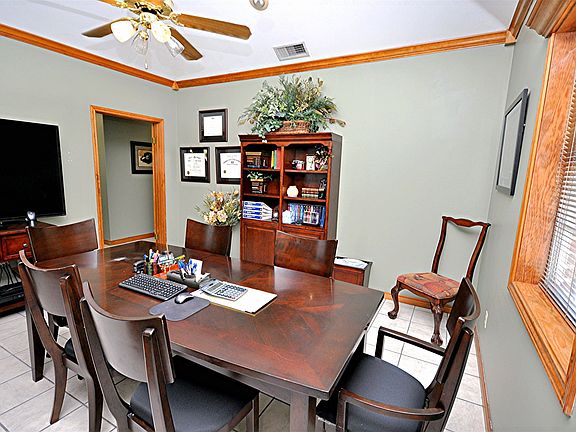 4th image of 3813 Maplewood Dr