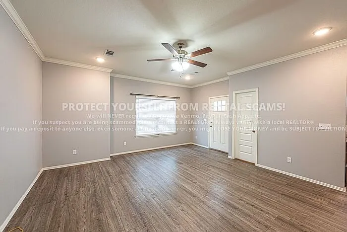 1374 N Corsica Dr — Photo 2