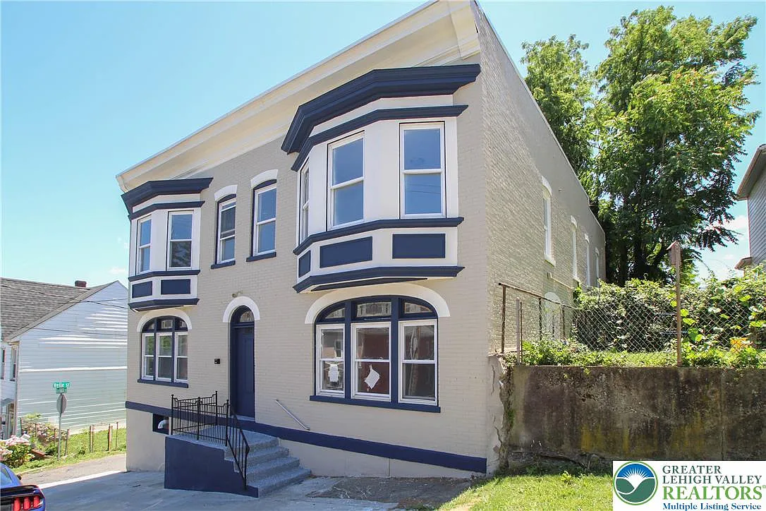 3 bed, 750 sqft, $1,650 — Photo 2