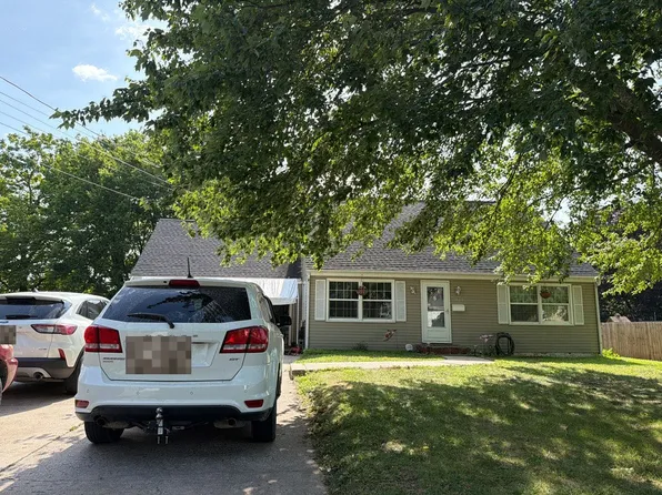 1460 S Salt Pond Ave, Marshall, MO 65340