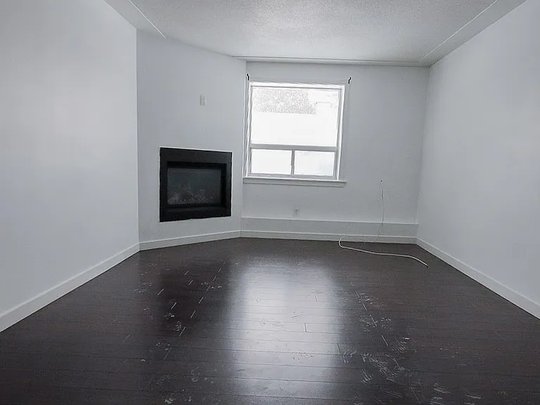 169 Lancaster St W #12 — Photo 2