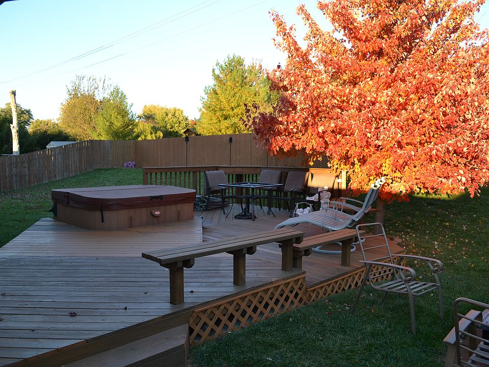 Back Yard Deck and Hot Tub