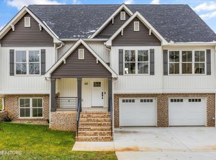 407 Hampton Way, Dandridge, TN 37725