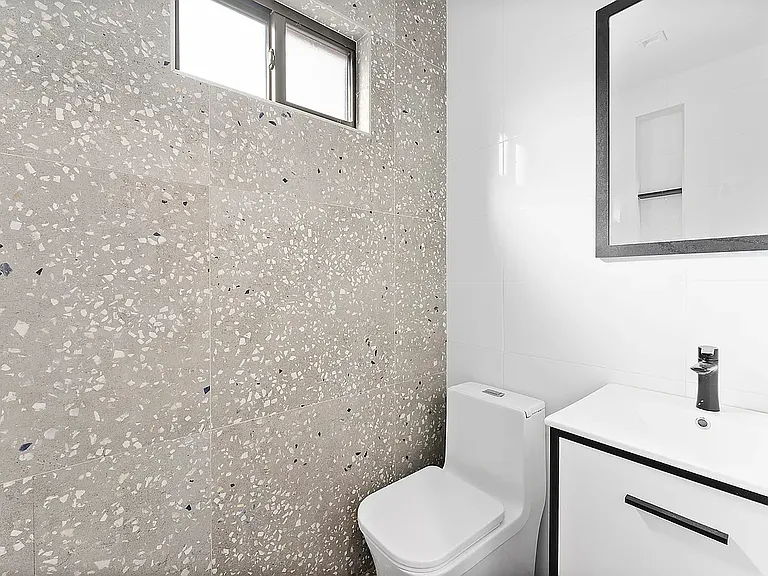 1115 Jefferson Ave #2 — Photo 11
