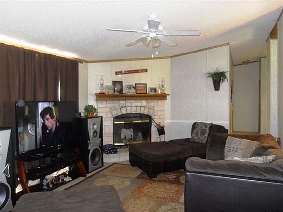 3rd image of 804 Yucca Dr