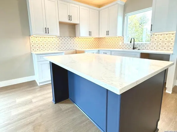 748 Riviera, Canyon Lake, TX 78133