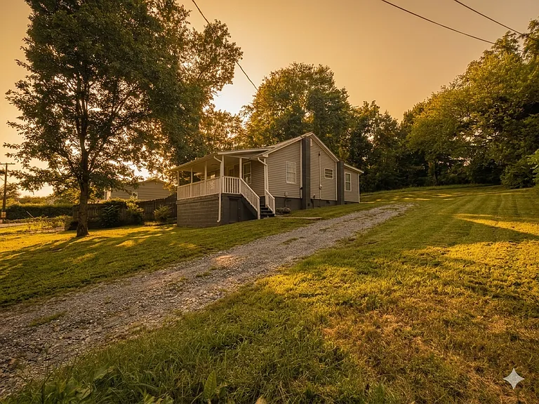 4717 Griffith Dr — Photo 2
