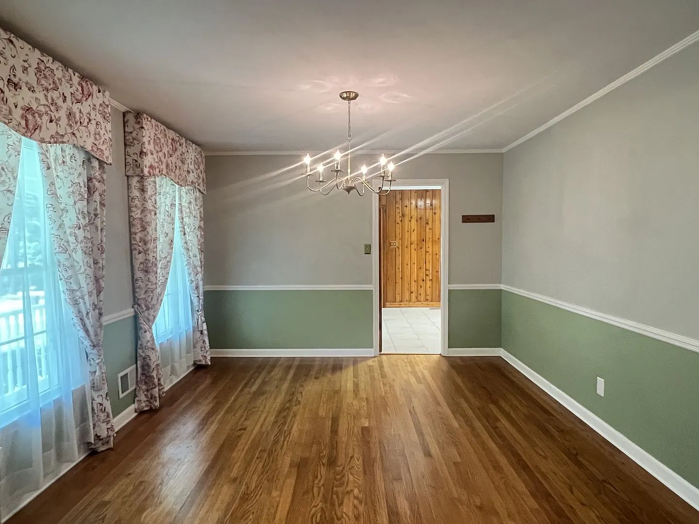 Lovely Must See Home!! — Photo 4