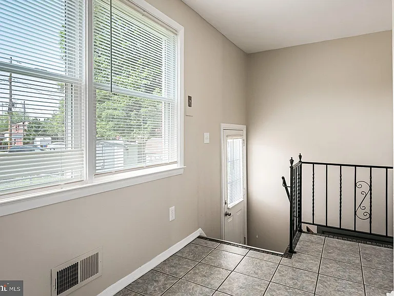 202 Cove Rd — Photo 6