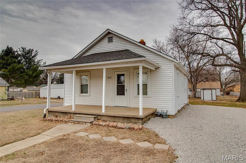 213 Rose Ave photo 1