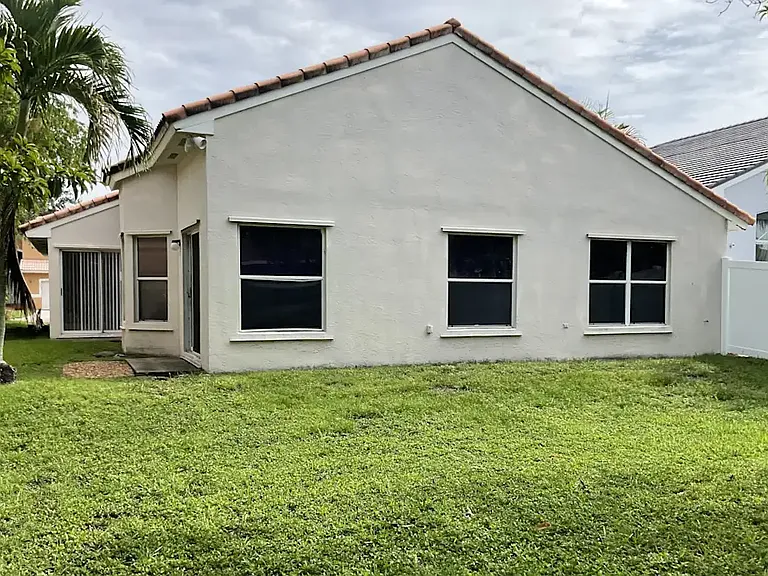 16807 SW 51st St — Photo 6