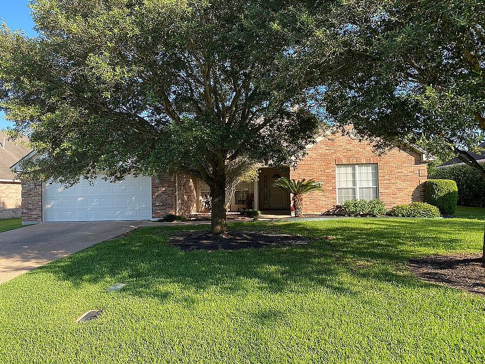 1st image of 303 Regensburg Ln